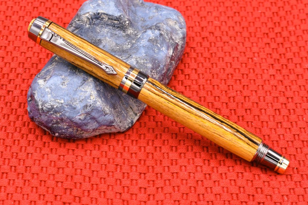 Handmade Classic fountain pen. Bocote wood.