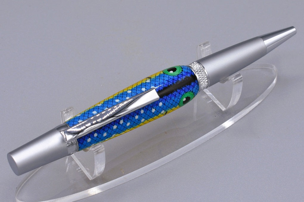 Handmade Knurl twist fishing lure pen. Resin.