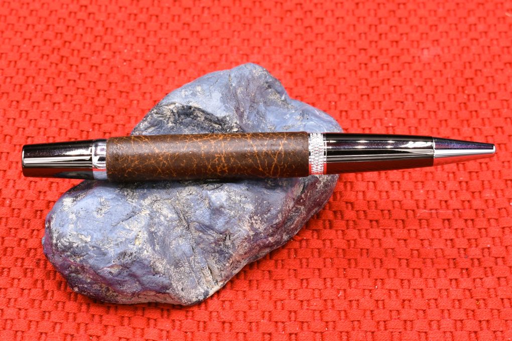 Handmade Knurl twist pen. Bomber brown leather.