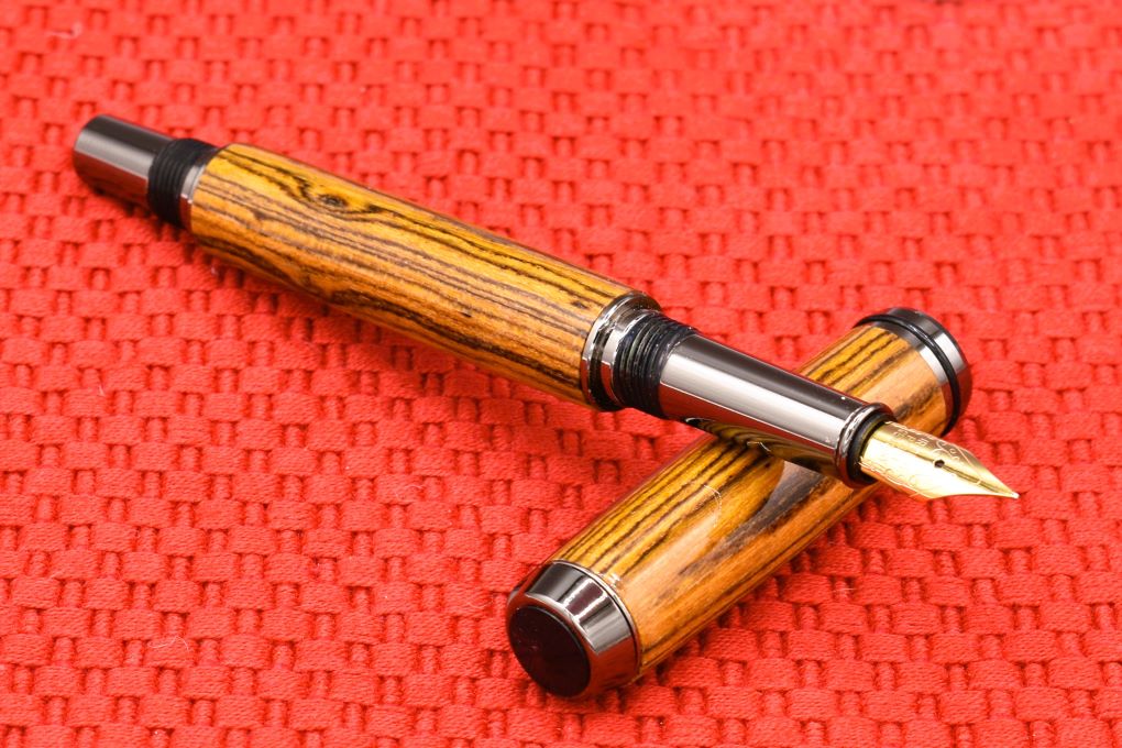Handmade Thick fountain pen. Bocote wood.