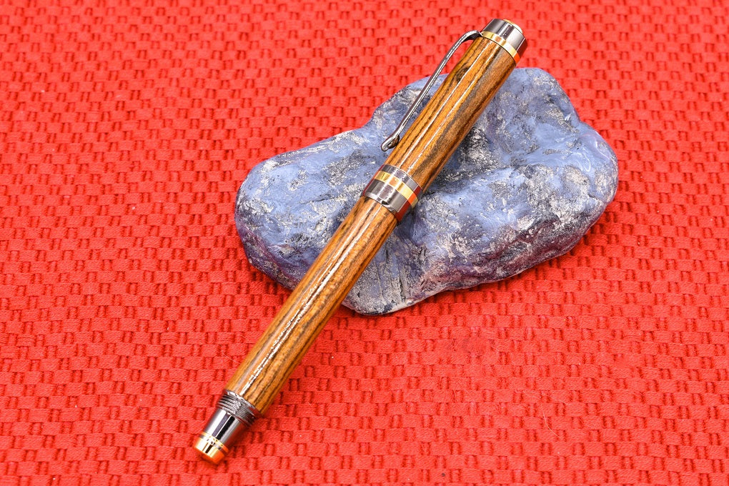 Handmade Classic fountain pen in Bocote wood.