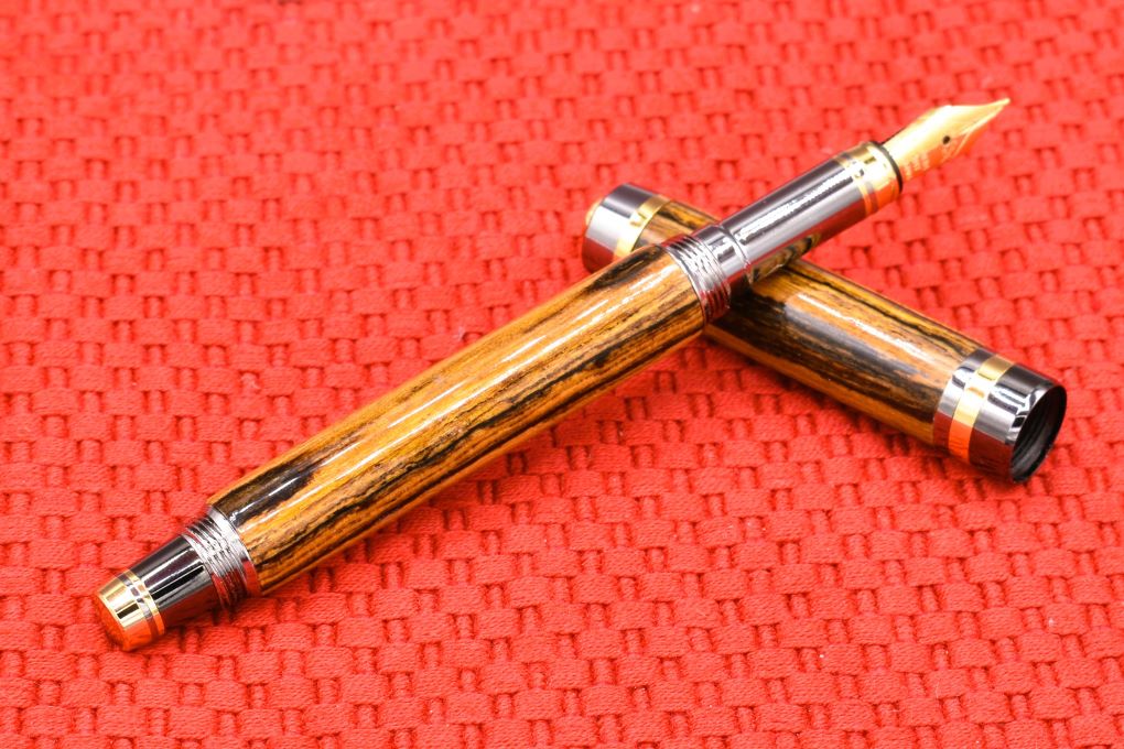 Handmade Classic fountain pen. Bocote wood.