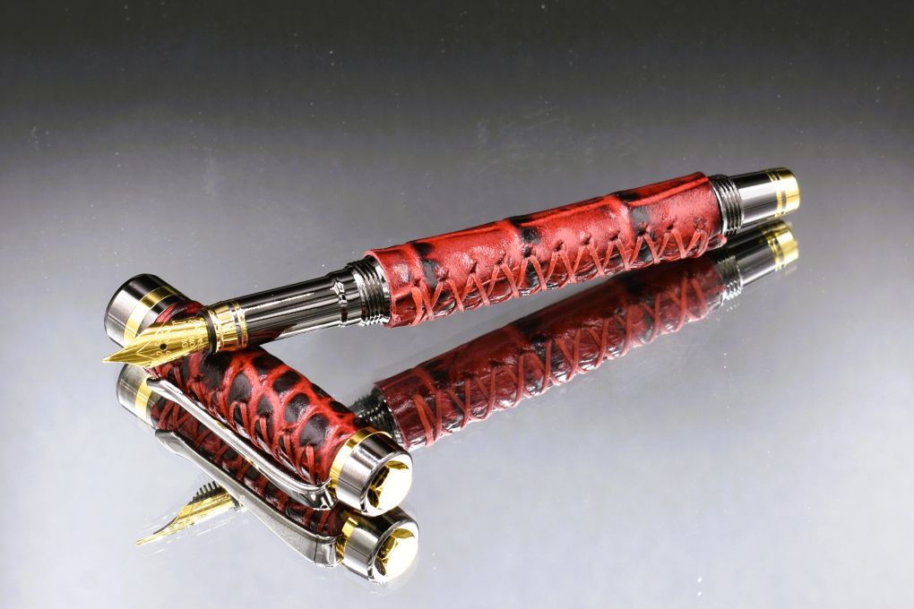 Handmade Classic fountain pen. Bordeaux crocodile embossed leather.