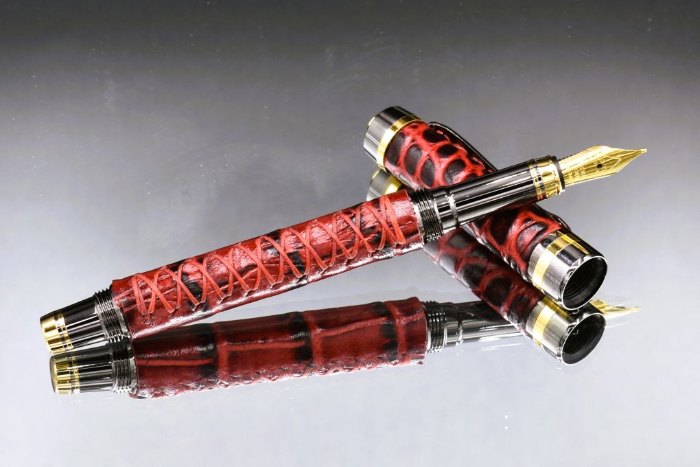 Handmade Classic fountain pen. Bordeaux crocodile embossed leather.