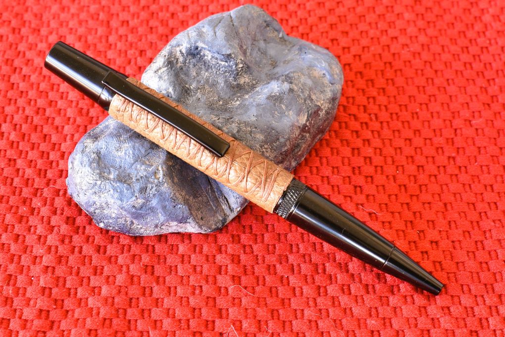 Handmade Knurl twist pen. Beige Deer skin leather.