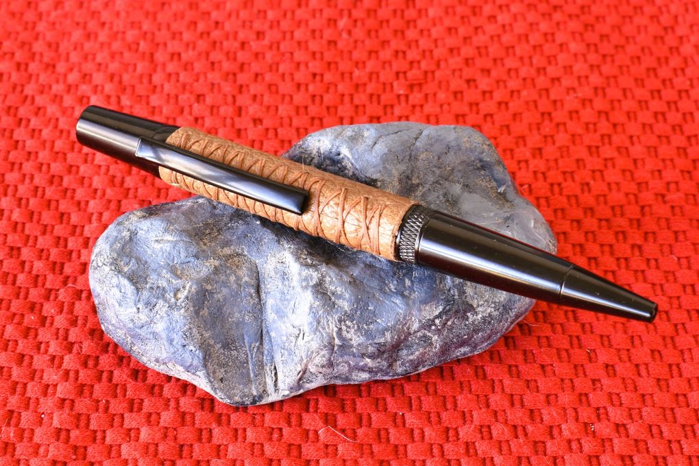 Handmade Knurl twist pen. Beige Deer skin leather.