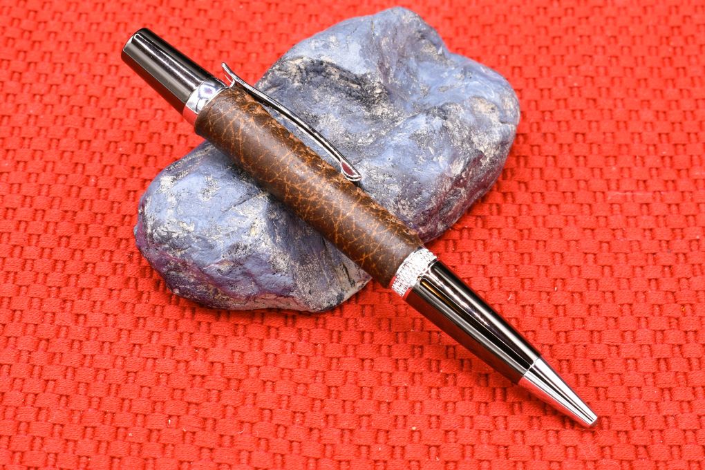 Handmade Knurl twist pen. Bomber brown leather.