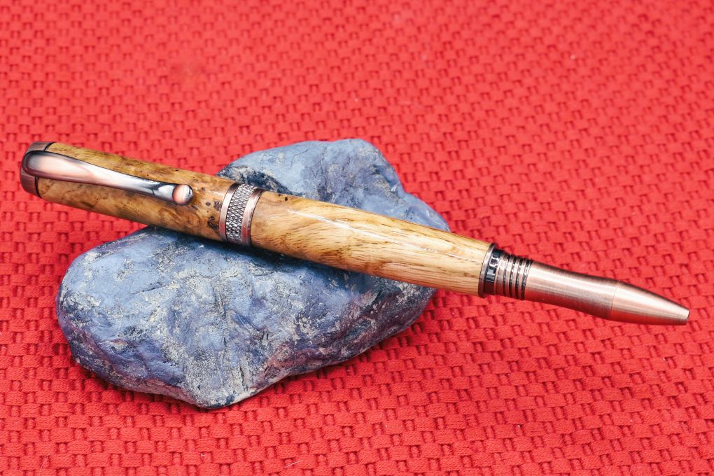 Handmade Knurl rollerball pen. Oak burl wood.