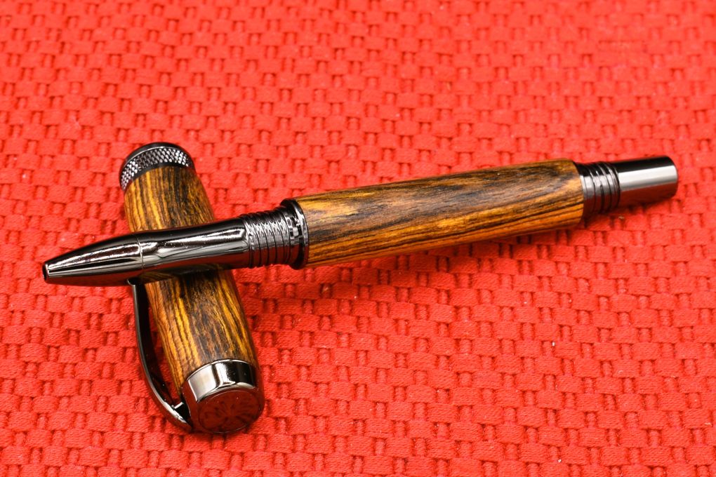 Handmade Knurl rollerball pen. Bocote wood.